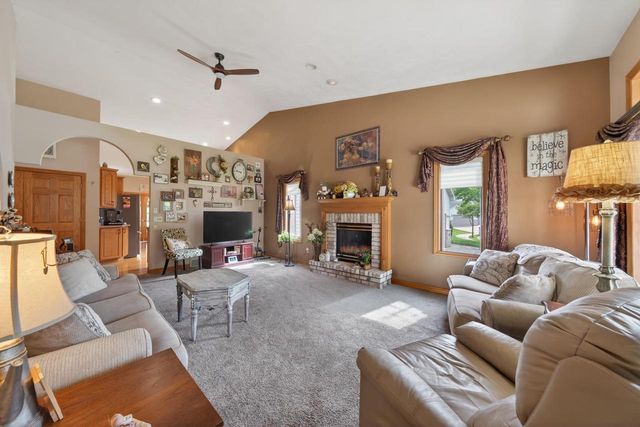 1818 E SYLVAN AVENUE, Appleton, WI 54915
