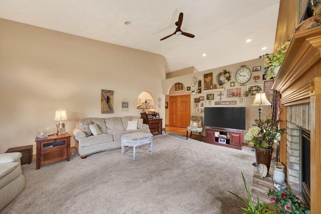 1818 E SYLVAN AVENUE, Appleton, WI 54915