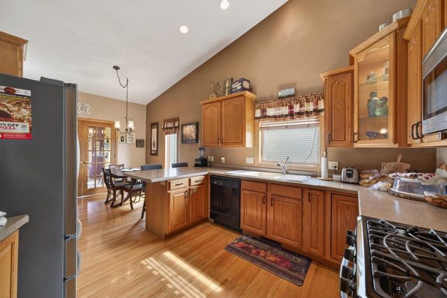 1818 E SYLVAN AVENUE, Appleton, WI 54915