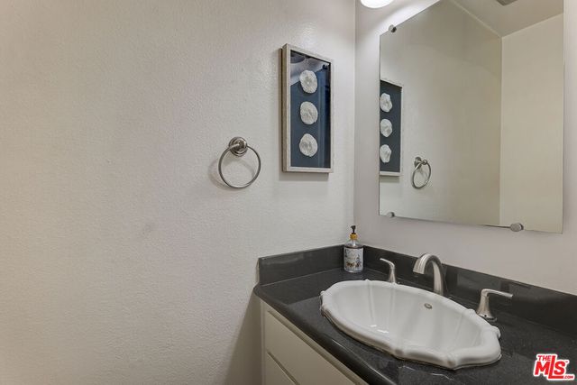 100 S Doheny Drive 223, Los Angeles, CA 90048