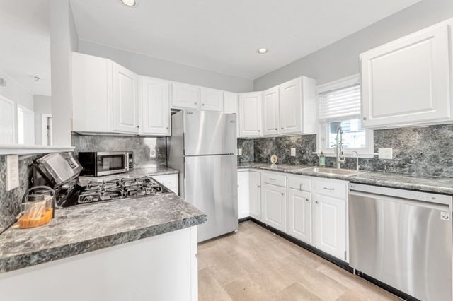 4 Northey Street 2, Salem, MA 01970