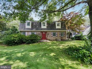 1075 HOBART RD, Glenville, PA 17329