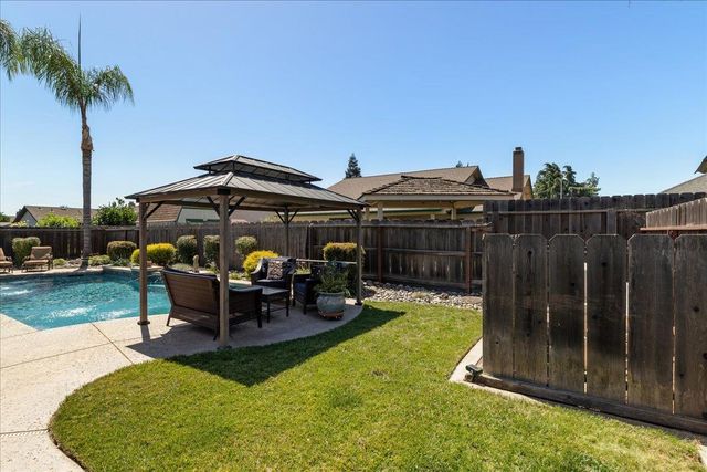 374 April Way, Manteca, CA 95336