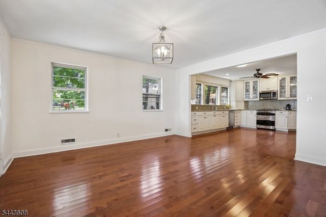 19 Lakeland Dr, Hopatcong Boro, NJ 07843