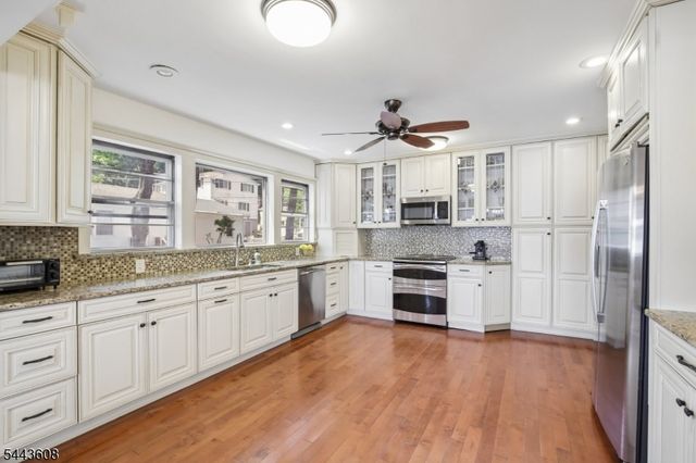 19 Lakeland Dr, Hopatcong Boro, NJ 07843