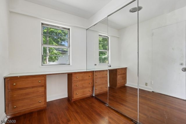 19 Lakeland Dr, Hopatcong Boro, NJ 07843
