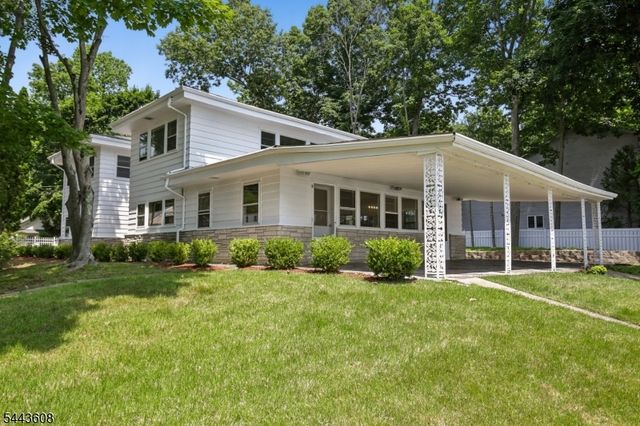 19 Lakeland Dr, Hopatcong Boro, NJ 07843