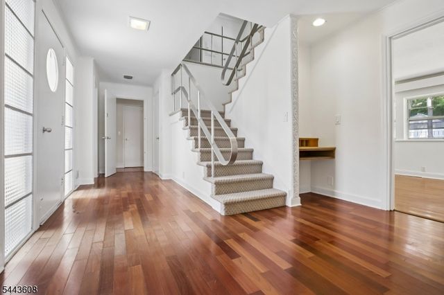 19 Lakeland Dr, Hopatcong Boro, NJ 07843