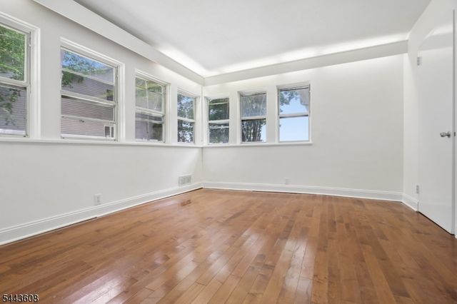 19 Lakeland Dr, Hopatcong Boro, NJ 07843