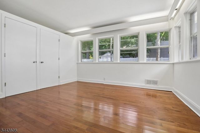 19 Lakeland Dr, Hopatcong Boro, NJ 07843