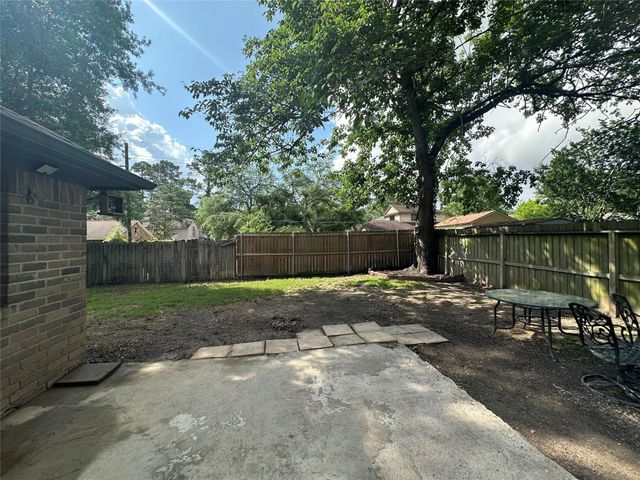 8730 Pines Place Drive, Humble, TX 77346