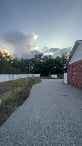 2525 N VALRICO ROAD, Seffner, FL 33584