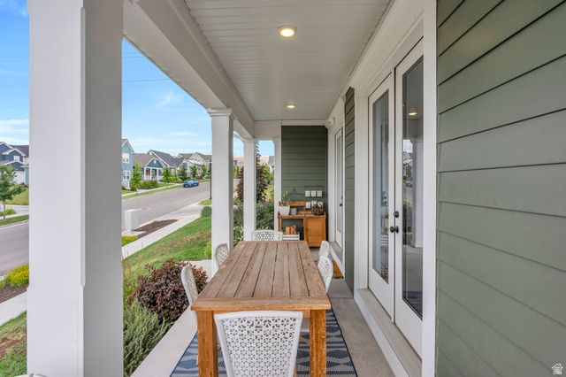 11122 S WILLOW WALK DR, South Jordan, UT 84009