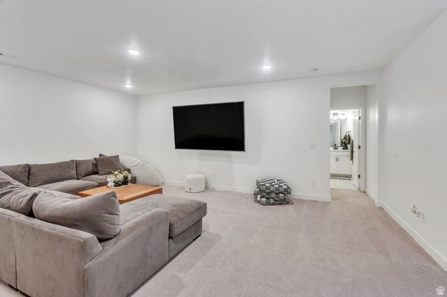 11122 S WILLOW WALK DR, South Jordan, UT 84009