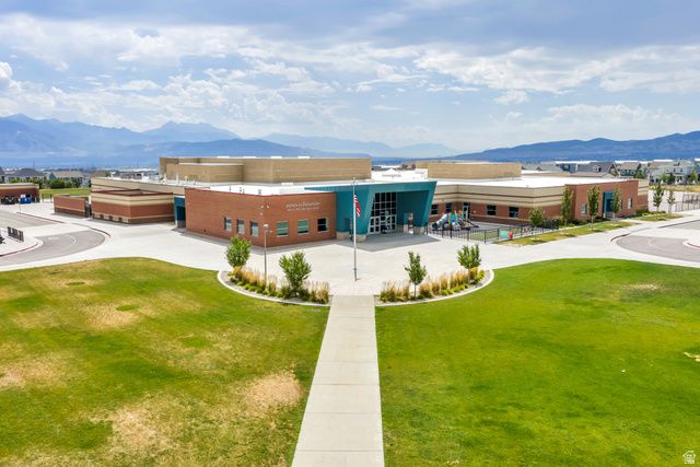 11122 S WILLOW WALK DR, South Jordan, UT 84009