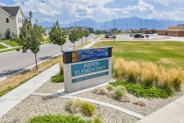 11122 S WILLOW WALK DR, South Jordan, UT 84009