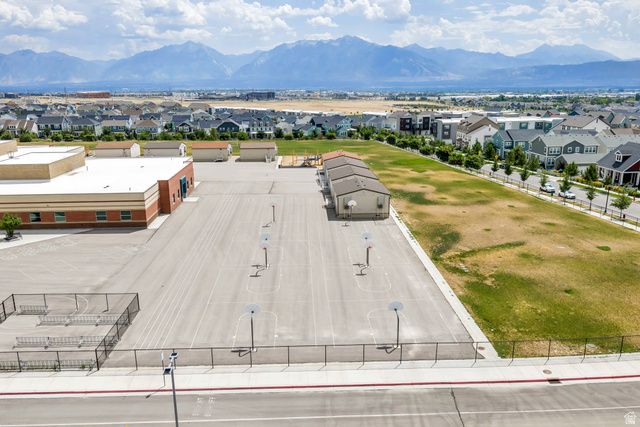 11122 S WILLOW WALK DR, South Jordan, UT 84009