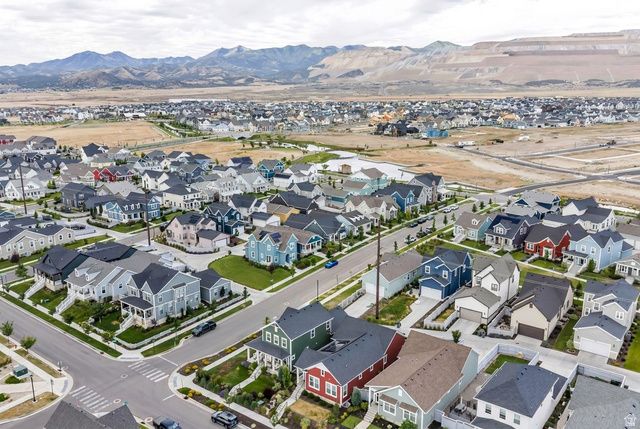 11122 S WILLOW WALK DR, South Jordan, UT 84009
