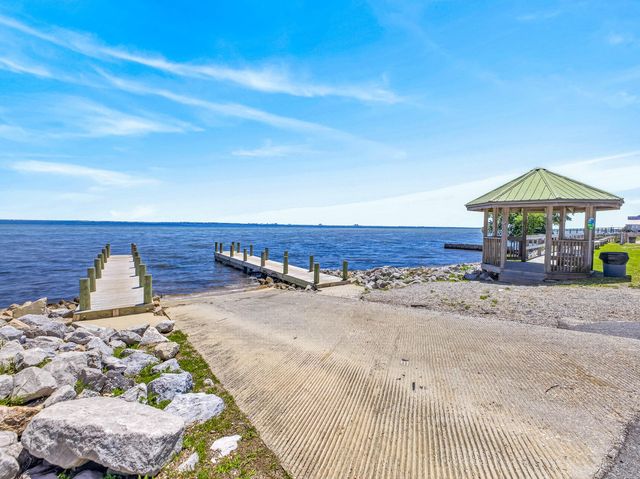 14332 Florida 20, Freeport, FL 32439