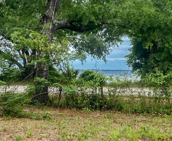 14332 Florida 20, Freeport, FL 32439
