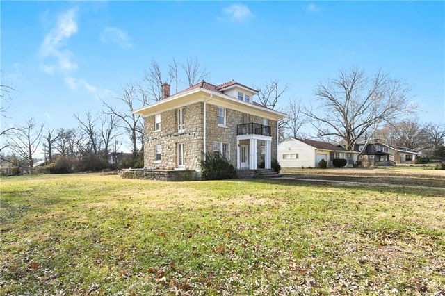 4215 E 61st Street, Kansas City, MO 64130