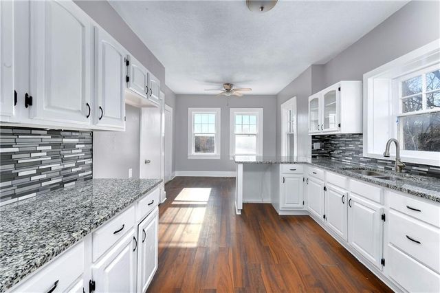 4215 E 61st Street, Kansas City, MO 64130