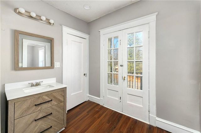 4215 E 61st Street, Kansas City, MO 64130