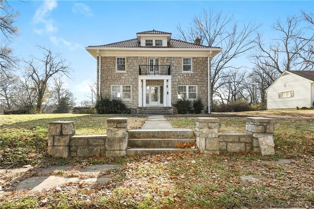 4215 E 61st Street, Kansas City, MO 64130