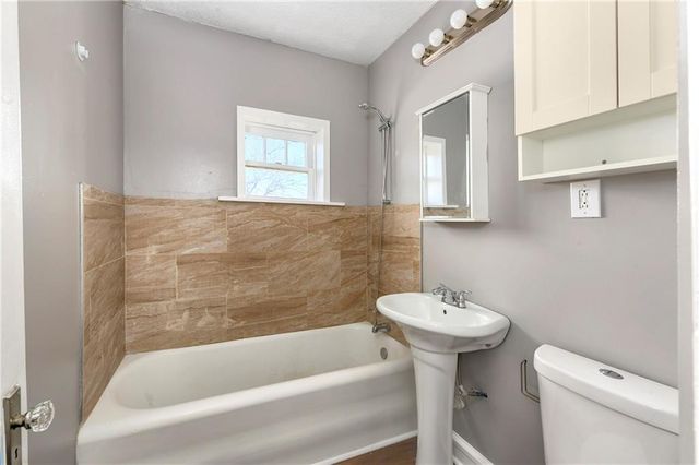 4215 E 61st Street, Kansas City, MO 64130