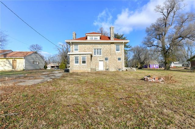 4215 E 61st Street, Kansas City, MO 64130