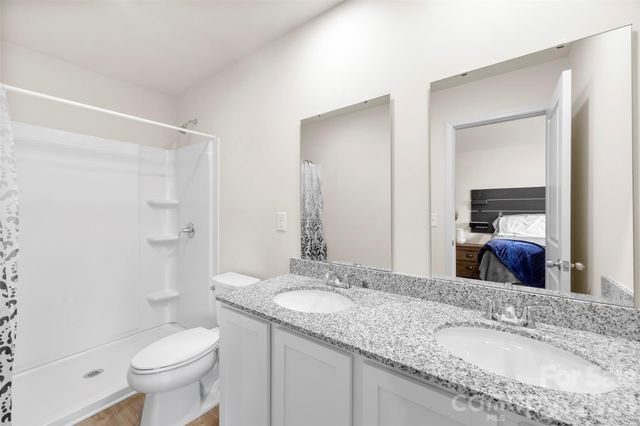 105 VILLA Lane, Lincolnton, NC 28092