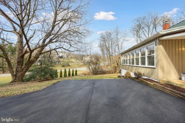 905 CHAMBERS RD, York, PA 17402