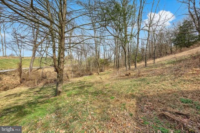 905 CHAMBERS RD, York, PA 17402