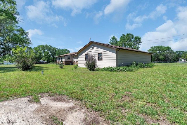 8800 S Broadway Ave, Haysville, KS 67060