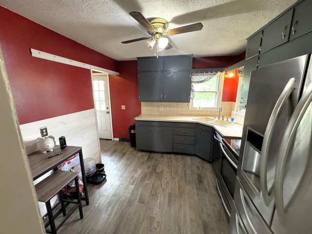 856 S Ohio St, Salina, KS 67401