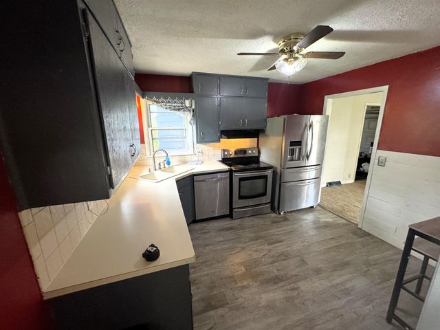 856 S Ohio St, Salina, KS 67401