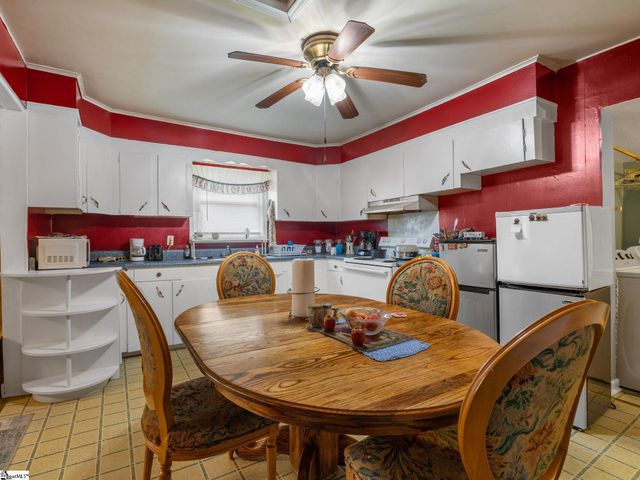 1 F Street, Inman, SC 29349