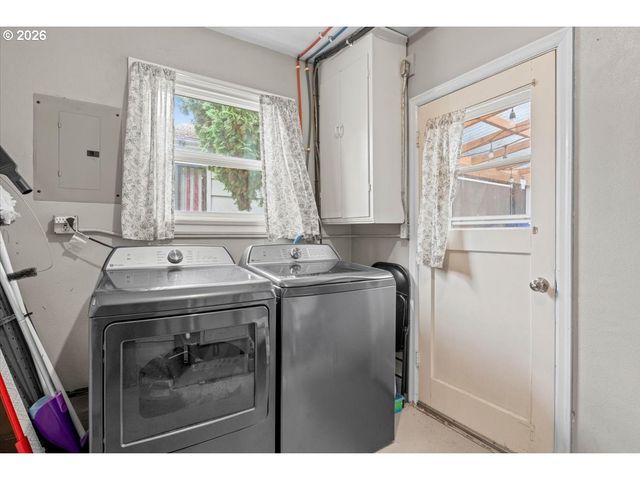 904 WAVERLY Dr, Albany, OR 97322