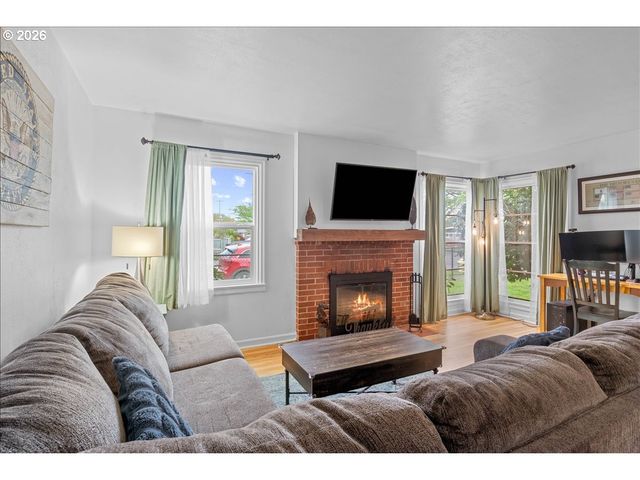 904 WAVERLY Dr, Albany, OR 97322
