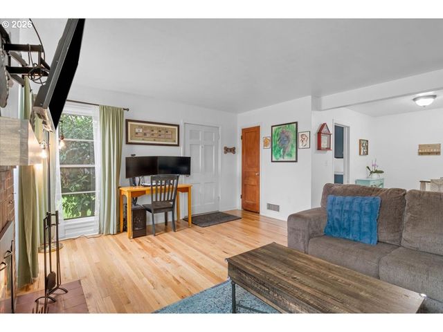 904 WAVERLY Dr, Albany, OR 97322
