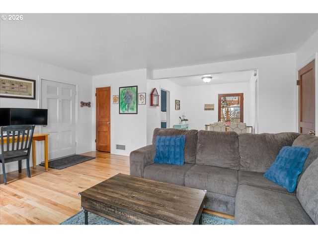 904 WAVERLY Dr, Albany, OR 97322