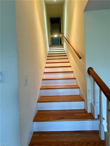 315 Dandy Loop RD, Yorktown, VA 23692