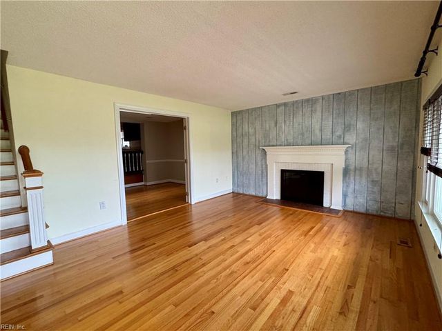 315 Dandy Loop RD, Yorktown, VA 23692