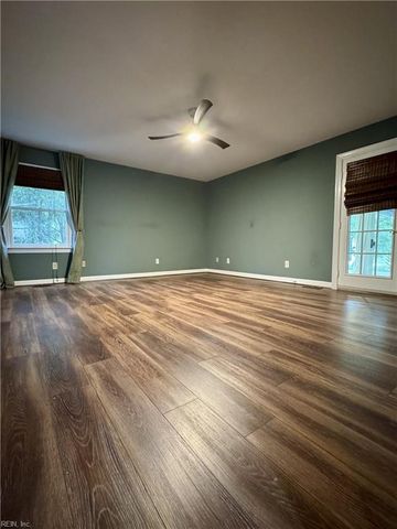 315 Dandy Loop RD, Yorktown, VA 23692