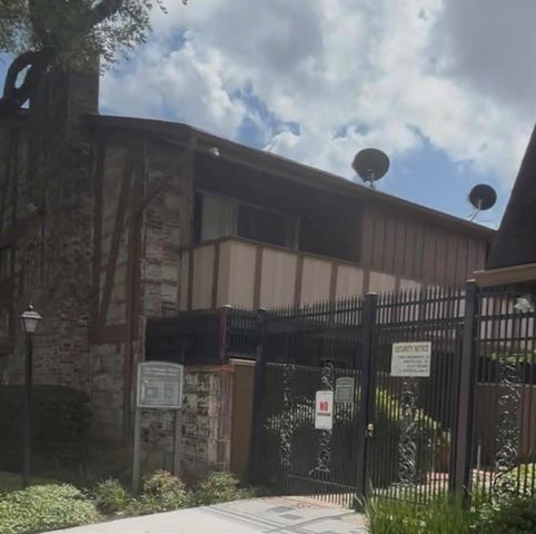 2574 Marilee Lane 18, Houston, TX 77057