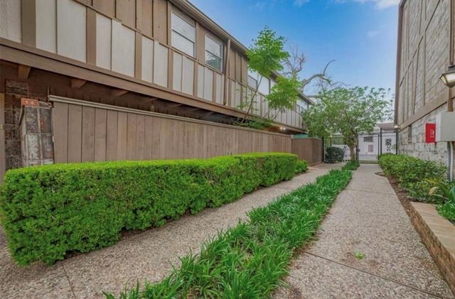 2574 Marilee Lane 18, Houston, TX 77057