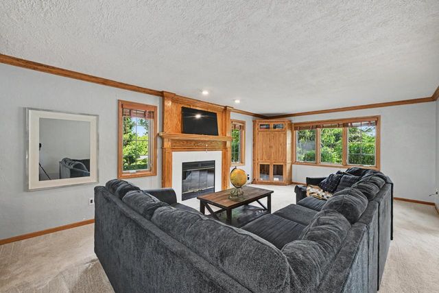 S86W32310 Elias COURT, Mukwonago, WI 53149