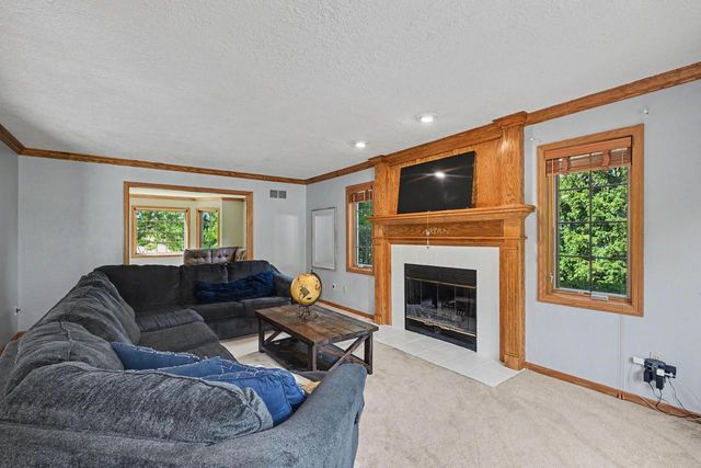 S86W32310 Elias COURT, Mukwonago, WI 53149