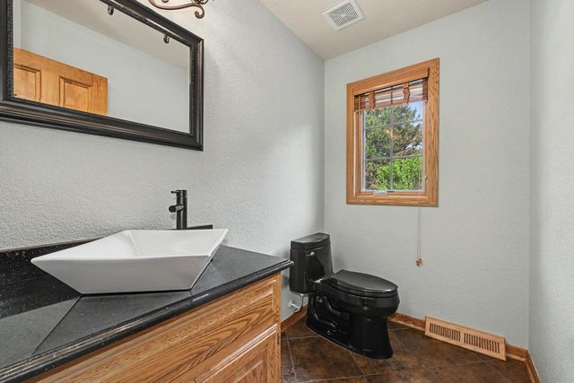 S86W32310 Elias COURT, Mukwonago, WI 53149