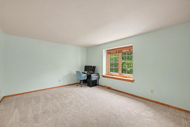 S86W32310 Elias COURT, Mukwonago, WI 53149